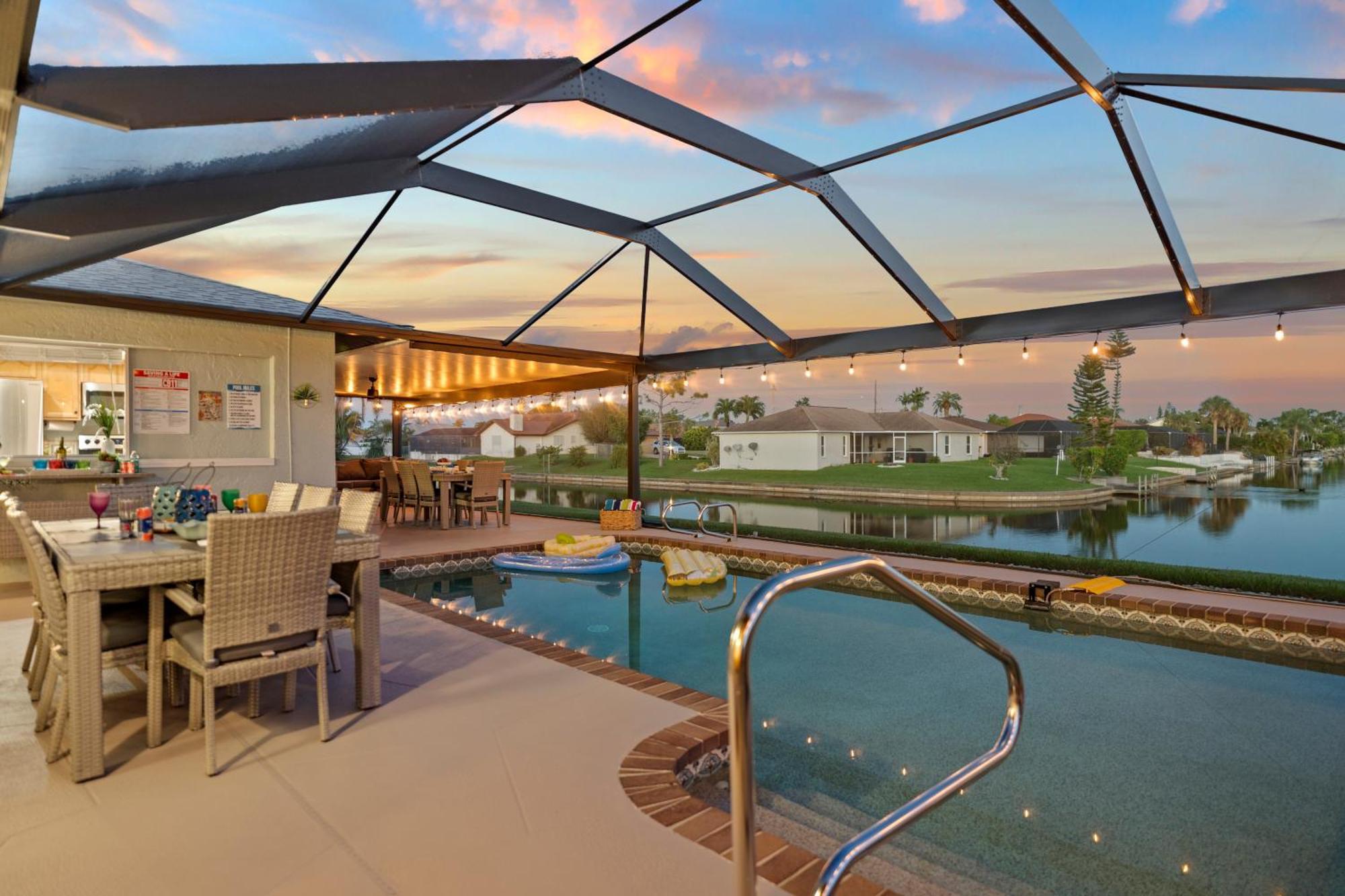 Serenity Waterfront Villa With King Suite, Private Pool, Great Lanai Enclosure And Long Water Views Cabo Coral Exterior foto