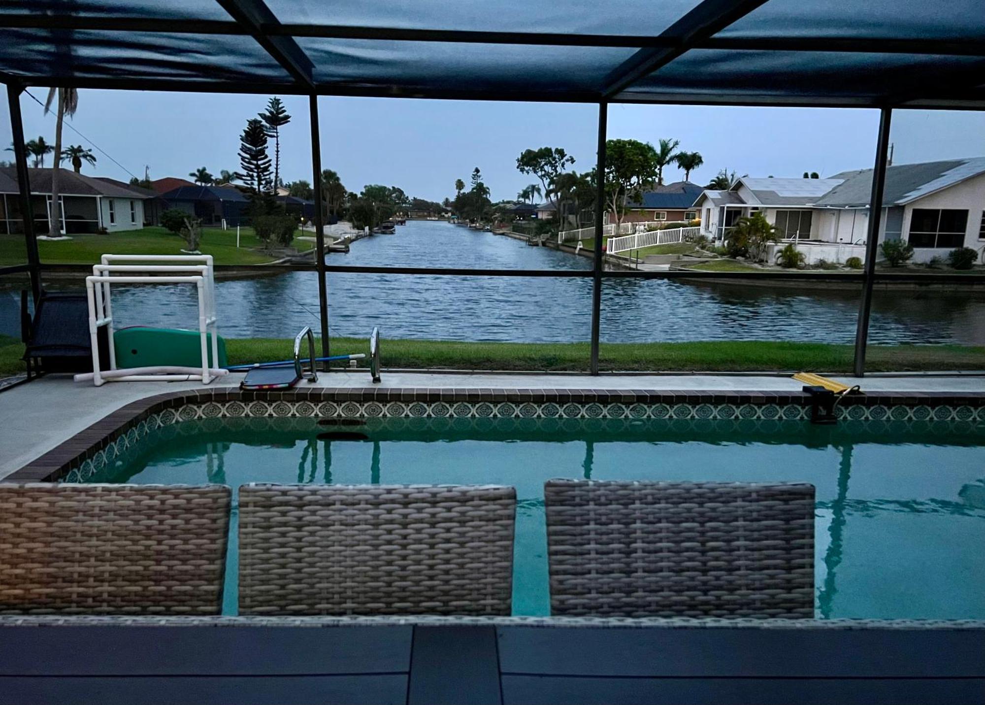 Serenity Waterfront Villa With King Suite, Private Pool, Great Lanai Enclosure And Long Water Views Cabo Coral Exterior foto